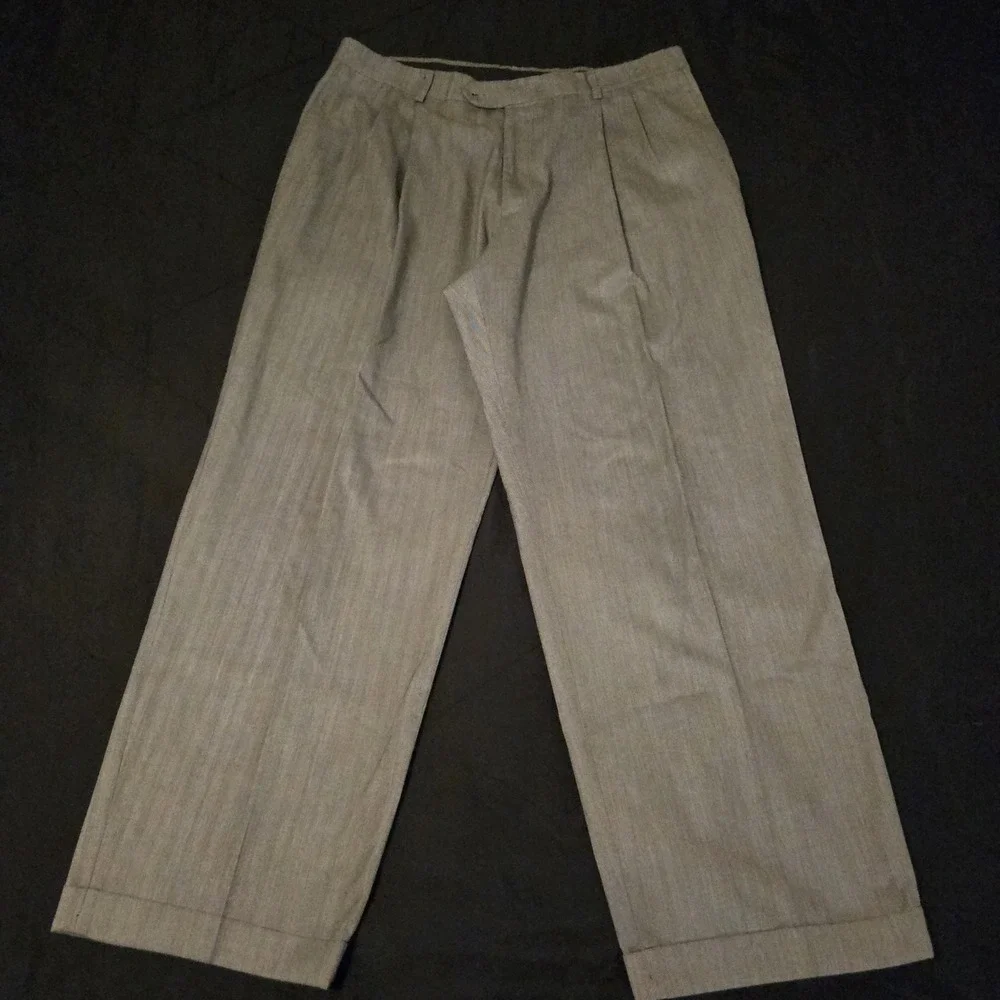 Haggar Pants Mens 38x29 Gray Dress Pleated Straight Leg Herringbone Cuffed‎